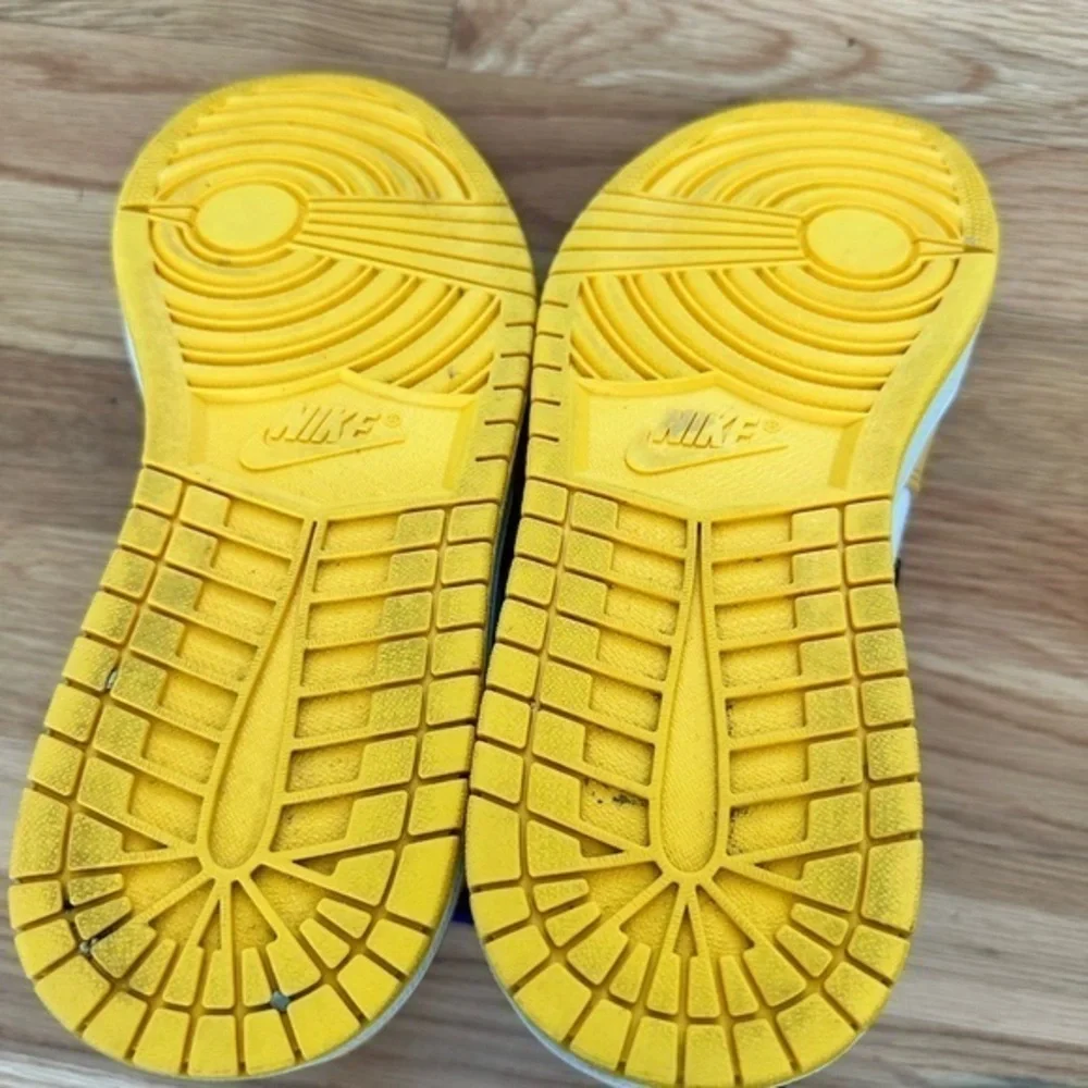 Size‎ 9.5 - Air Jordan 1 Mid Lakers.  LOOK BRAND NEW.  AUTHENTIC GUARANTEED